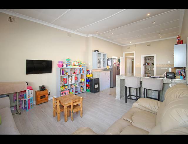 3 BEDROOM FREEHOLD FOR SALE IN HIGHLANDS NORTH